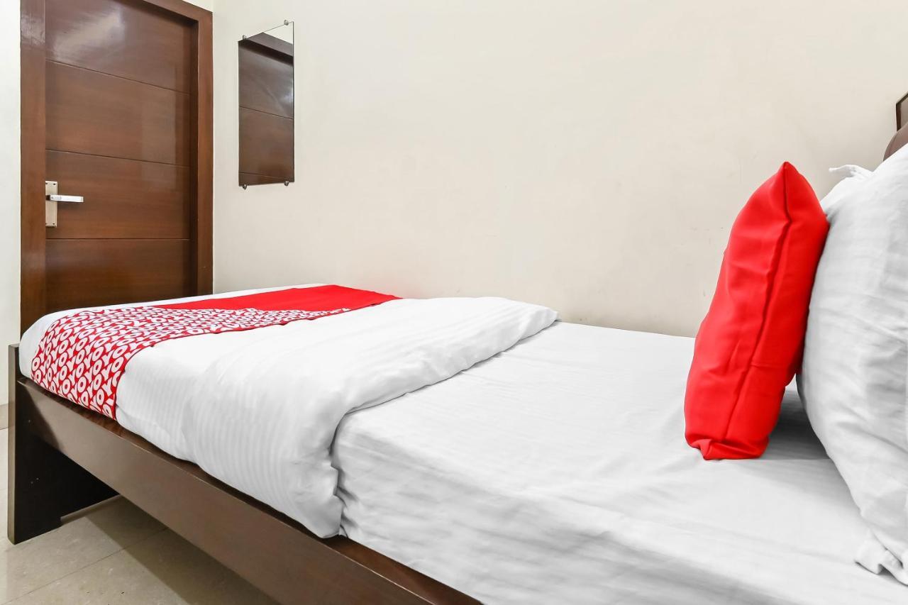 Oyo 49672 Hotel Galaxy Moradabad Ngoại thất bức ảnh