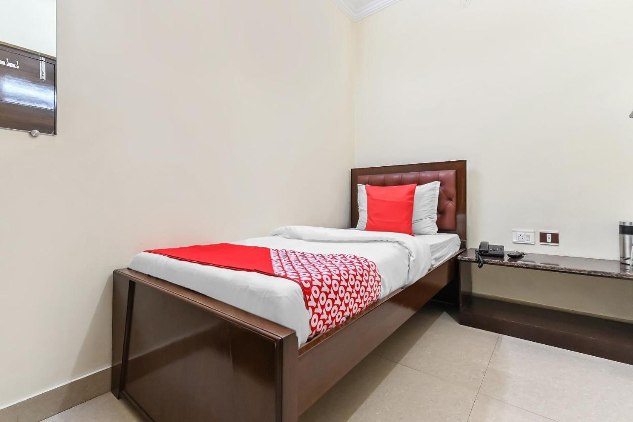 Oyo 49672 Hotel Galaxy Moradabad Ngoại thất bức ảnh